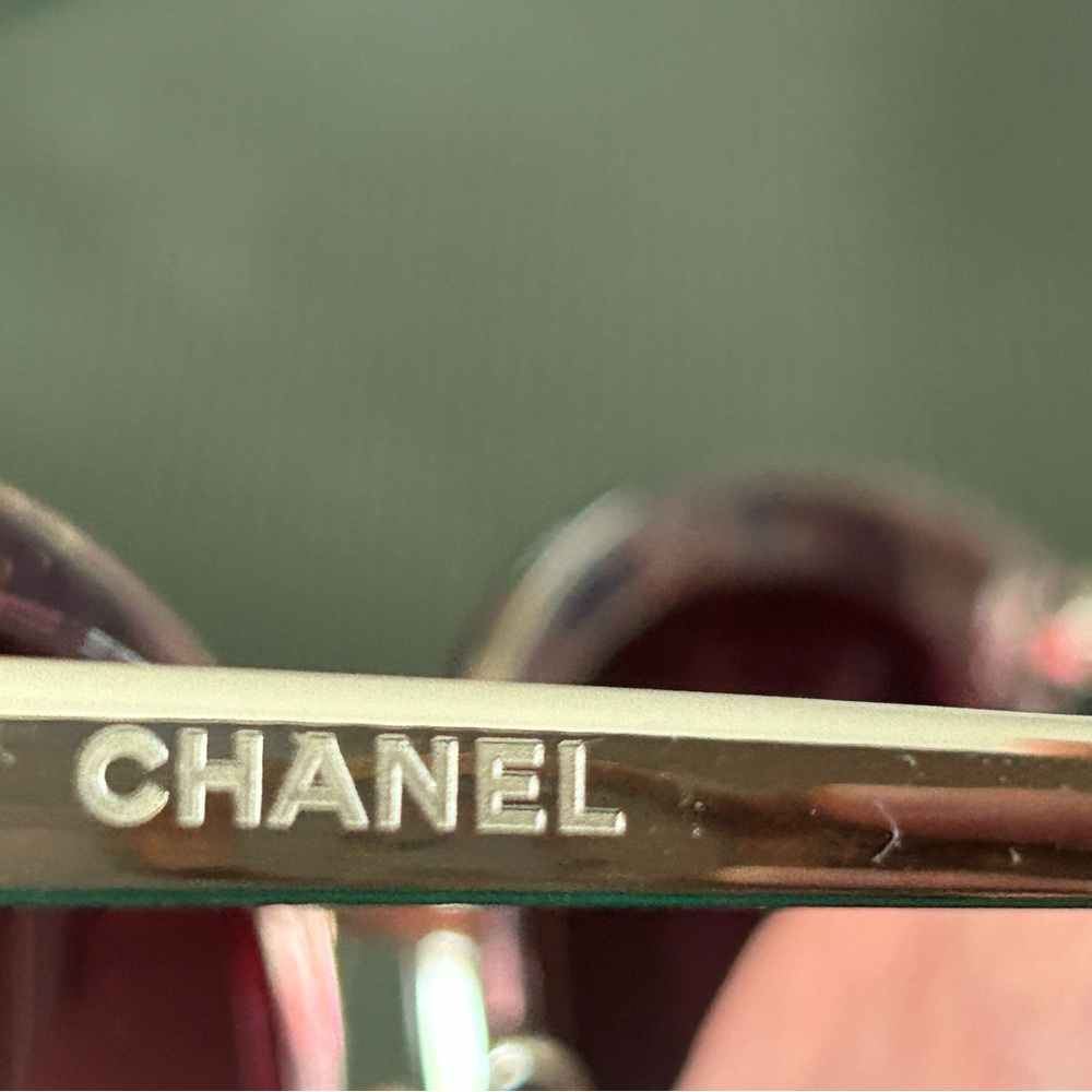 Authentic Chanel sunglasses with a lovely rose tinted frame. Original case. - Picture 6 of 8